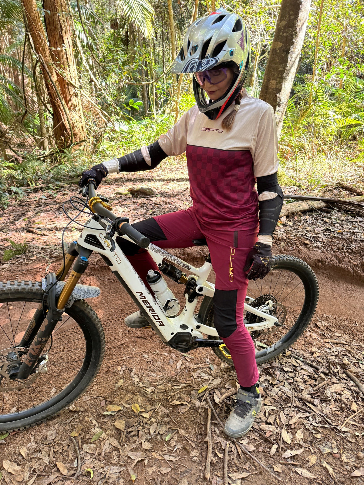 CROFTO Women's Amaroo Lite MTB Pants – Maroon