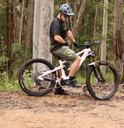 CROFTO MTB 4-Way Stretch Shorts | Lightweight Trail Riding Shorts - Green