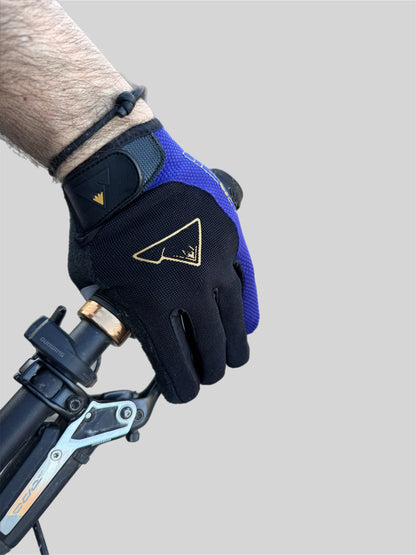 Close up of top of CROFTO padded MTB glove in Navy and black with gold logo