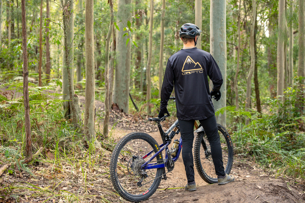 CROFTO Enduro long sleeve jersey designed for mountain bike riders seeking lightweight protection and breathable trail performance.