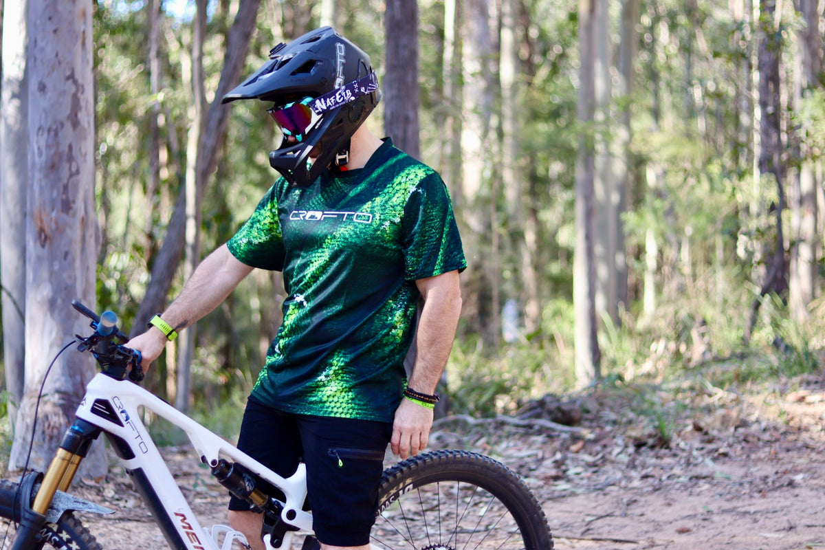 CROFTO Viper riding jersey with green snake-scale inspired graphics, breathable mountain bike jersey designed for trail and enduro riders.