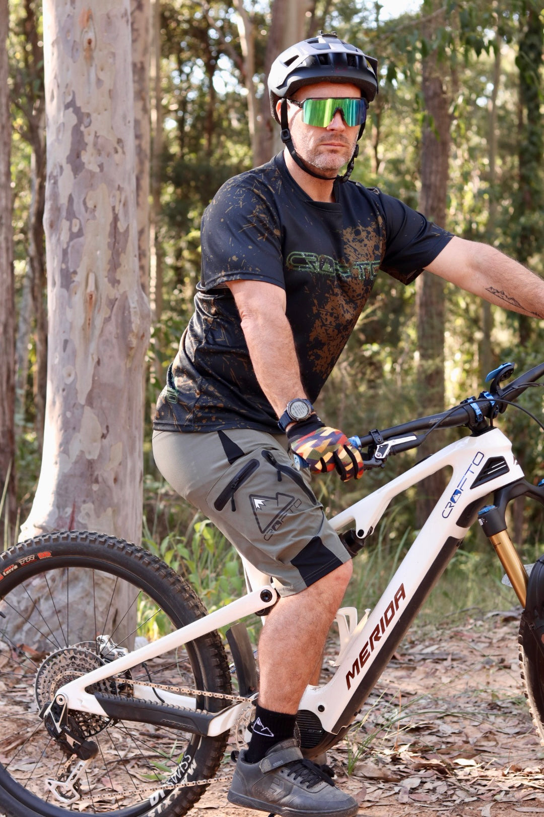 Man on a mountain bike in Australian forest setting wearing Crofto Muddy Jersey and Crofto Apex Pro shorts