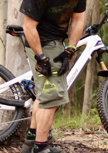 CROFTO MTB 4-Way Stretch Shorts | Lightweight Trail Riding Shorts - Green