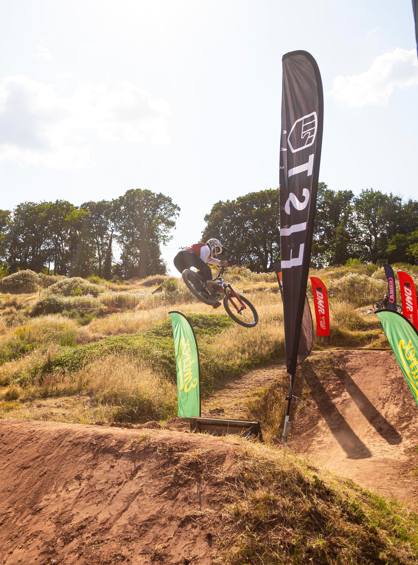 A mountain biker wearing crofto Jekyl jersey and Amaroo pants doing a jump at dirtwars competition 