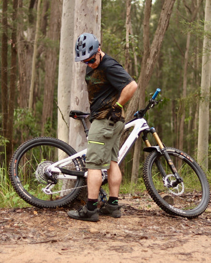 CROFTO MTB 4-Way Stretch Shorts | Lightweight Trail Riding Shorts - Green
