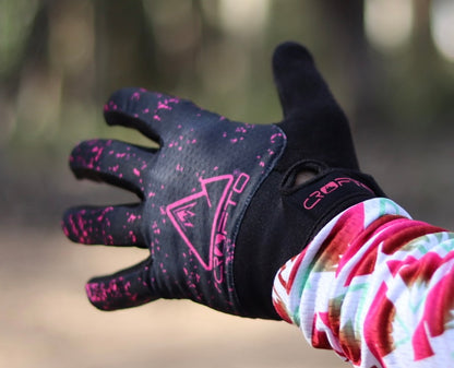 CROFTO Apex Pro mountain bike gloves in hot pink with silicone grip palm and touchscreen-compatible fingers for trail, enduro and MTB riding.